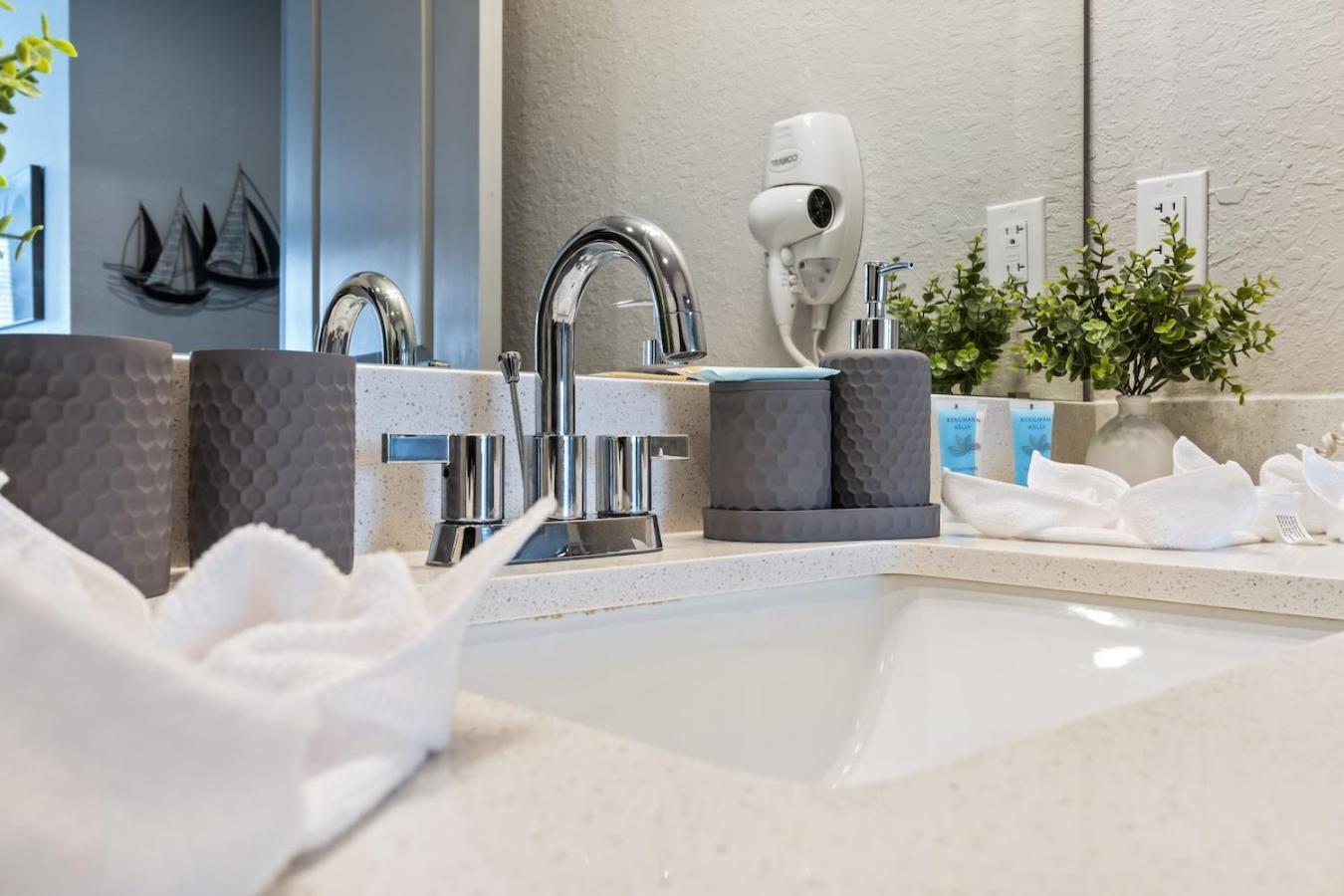Central Avenue 2 Bed Mins From Tropicana Field Αγία Πετρούπολη Εξωτερικό φωτογραφία